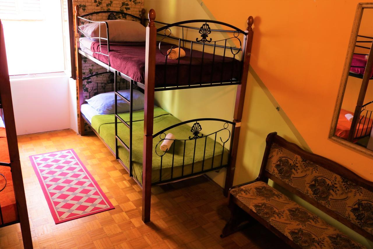 Hostel Alma 2 포레치 외부 사진