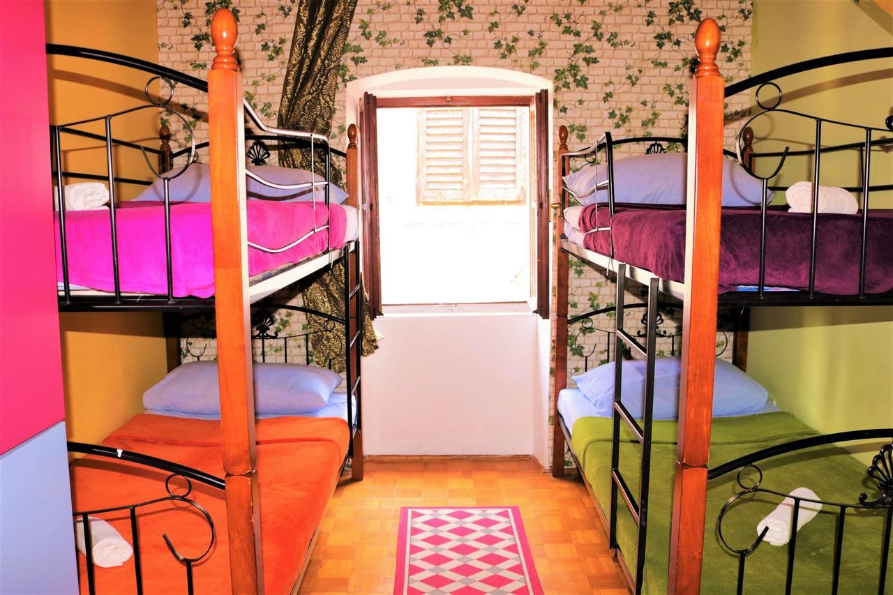 Hostel Alma 2 포레치 외부 사진